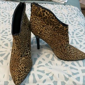 Slightly used Leopard booties Carlos Santana
